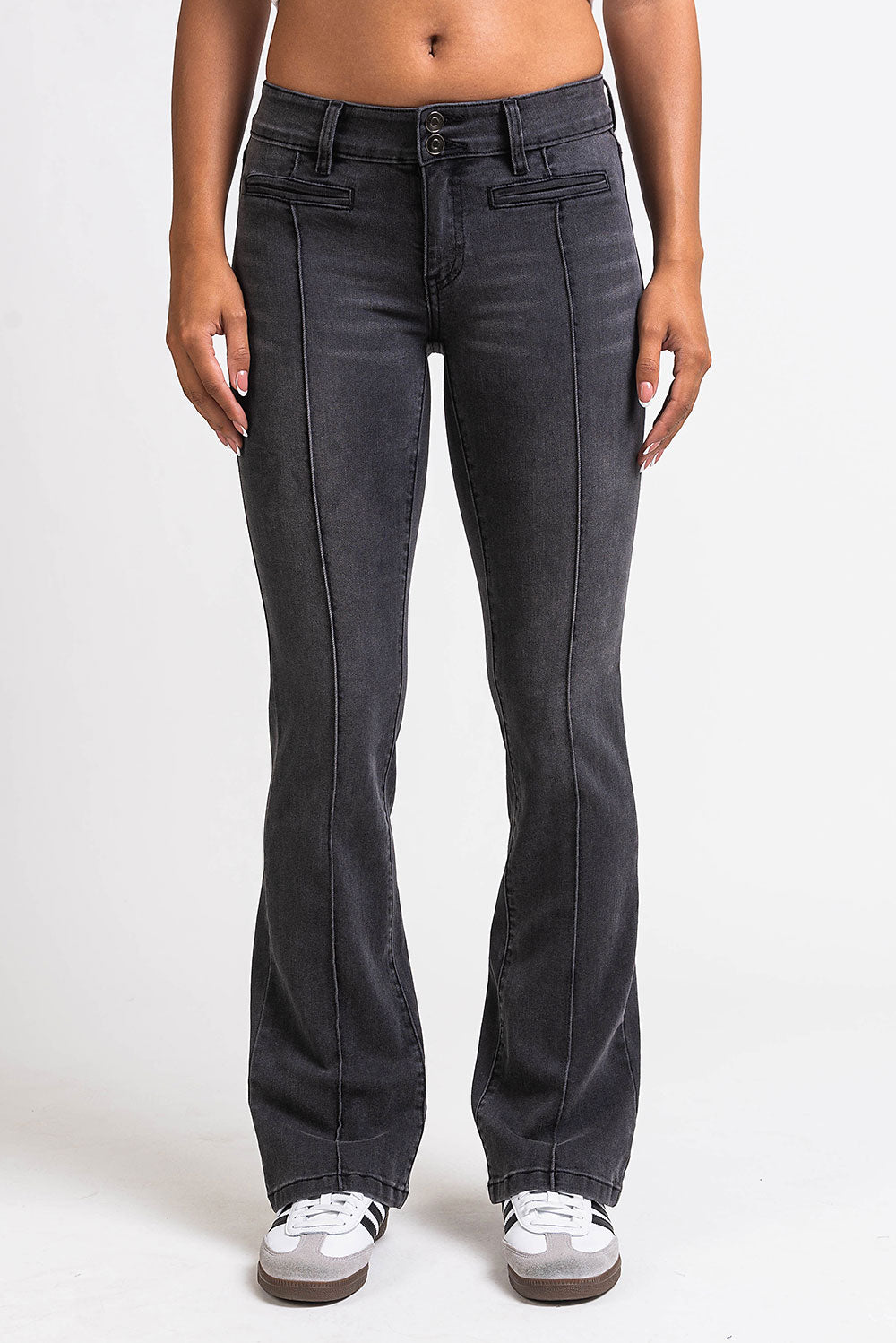 Claire 02Low Bootcut Jeans - Washed Black