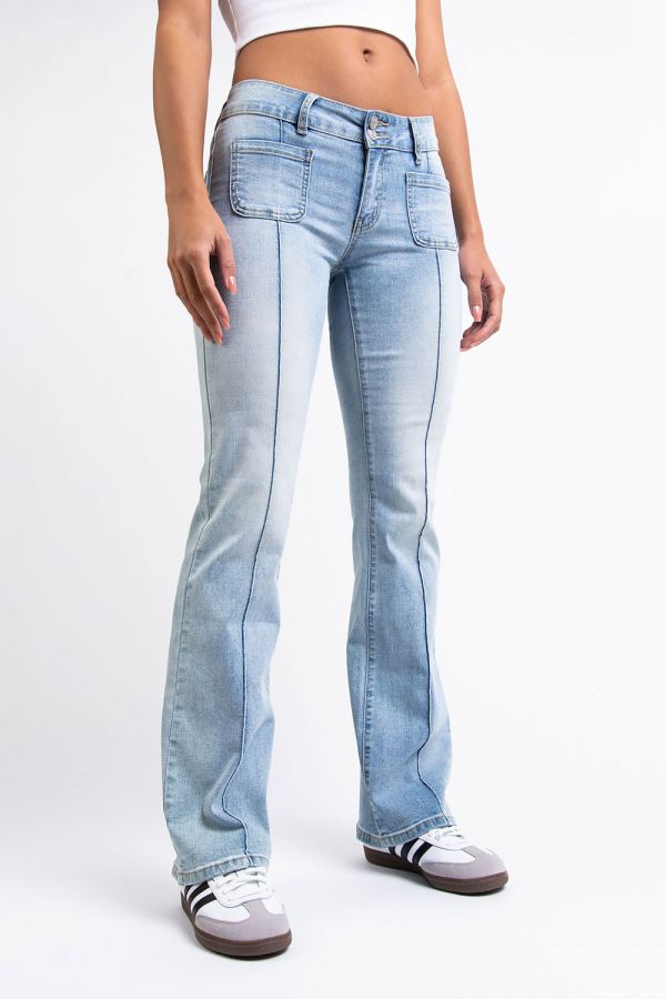 Lavtaljede Bootcut Jeans - Claire Bleach Blue